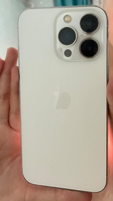 IPhone с тройным модулем камер Pro‑уровня в цвете «Silver/Белый» -