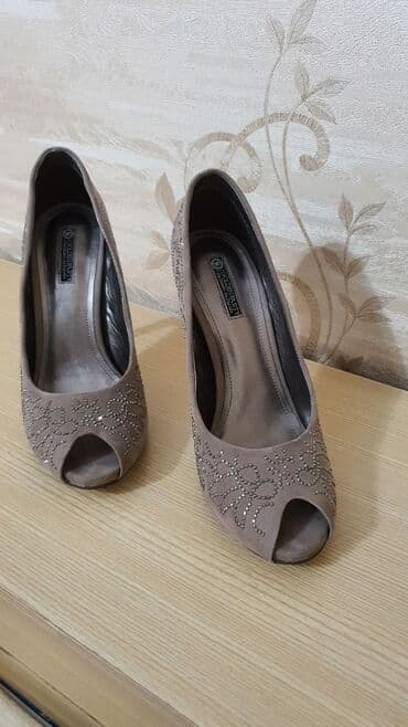 женские слипоны больших размеров: Туфли 38 размер 
Не подошёл размер 
Идеальное состояние 
Очень удобные — 3