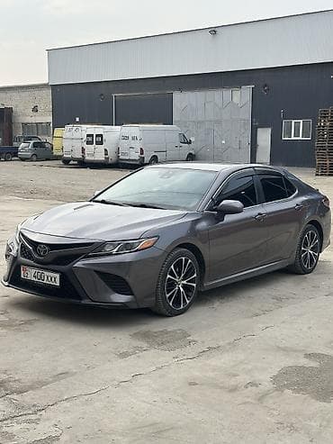 Транспорт: Toyota Camry: 2018 г., 2.5 л, Бензин, Седан — 3