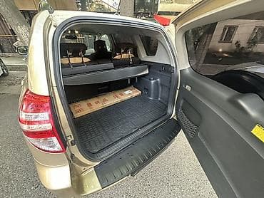 2 8: Toyota RAV4: 2010 г., 2.4 л, Автомат, Бензин, Кроссовер — 2