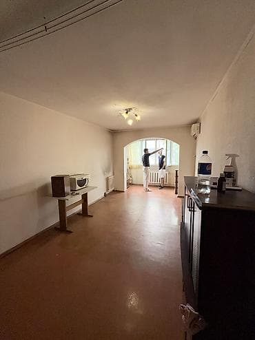 Продажа квартир: 3 комнаты, 60 м², Дордой Плаза ТРЦ 104 серия, 5 этаж, Старый ремонт — 1