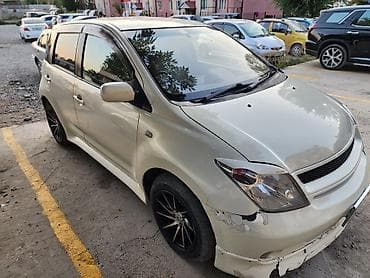 Toyota Ist: 2004 г., 1.3 л, Автомат, Бензин, Хетчбек lalafo.kg да Toyota Ist: 2004 г., 1.3 л, Автомат, Бензин, Хетчбек