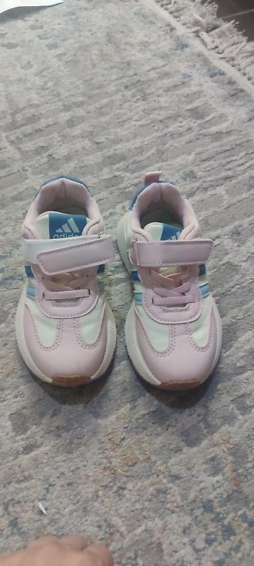 Детская обувь, комплект из 3 пар. 1) Кроссовки Adidas для девочки -
