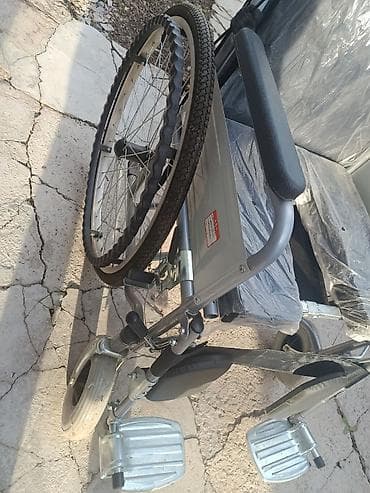 круглый манеж: Инвалидная кресло-коляска с санитарным вырезом и съемным судном - — 5