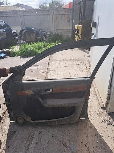 audi b4: Передняя правая Audi, Б/у, Оригинал — 1