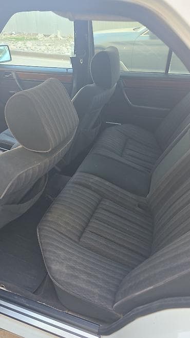 2 куб: Mercedes-Benz W124: 1991 г., 2 л, Автомат, Бензин, Седан — 10