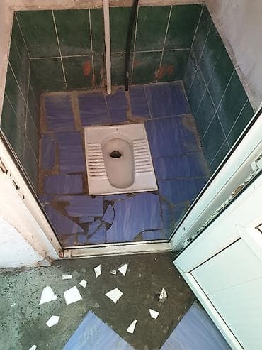 70 сом: Киркомстром Сдается 3ком полдома Площадь: 70м2 Без мебели Аристон — 1