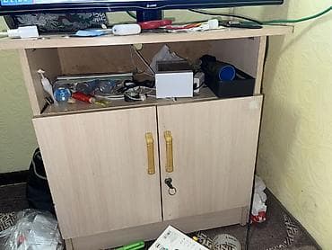 полка для телевизор: Тумба и подставка для телевизора, Б/у, Напольная, ЛДСП, цвет - Бежевый — 1