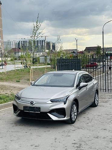 audi q6: GAC Aion S — электрический седан современного дизайна в серебристом — 1