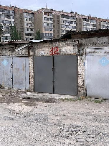 Продаю кирпичный гараж в 7-мкр, ул.Безымянная, ГК-6, напротив ТЦ