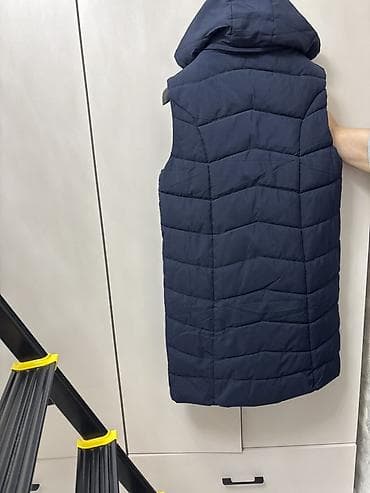 Костюмдар: НОВЫЕ Удлинённый женский пуховый жилет с капюшоном, тёмно‑синего — 2