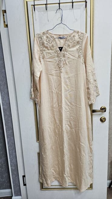 большие размеры женской обуви: Классные платья с вышивками, в наличии 2 штуки, привезли с Дубая — 2