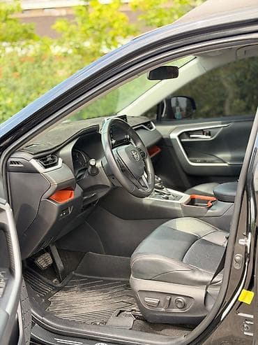 4 4: Toyota RAV4: 2021 г., 2.5 л, Автомат, Бензин, Кроссовер — 4
