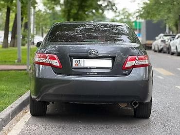 рассматриваю варианты: Toyota Camry: 2010 г., 2.5 л, Автомат, Бензин, Седан — 3