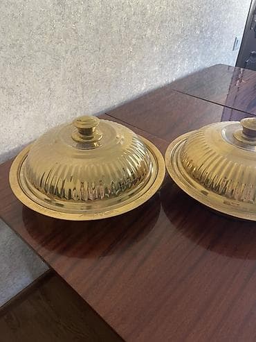 Большие сервировочные блюда с крышками (есть 8 штук) - Материал