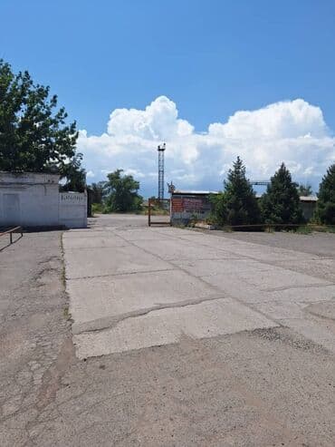 продажа участки и домов бишкек: 56 соток Продаю в г Кара - Балте участок со складскими помещениями по — 2