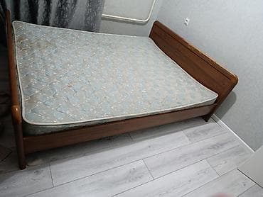 двуспальная кровати: Двуспальная кровать с матрасом. - Размер: стандартный двуспальный — 2