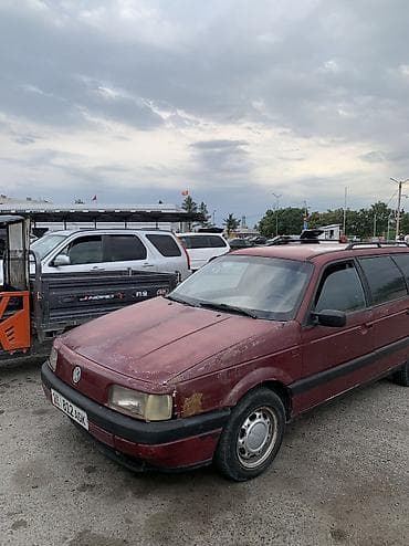 Volkswagen Passat: 1989 г., 1.8 л, Механика, Бензин, Универсал