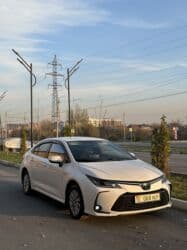 купить маленькую машину недорого: Toyota Corolla: 2022 г., 1.8 л, Вариатор, Гибрид, Седан — 1