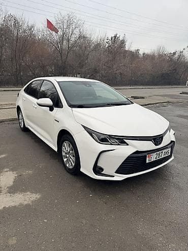 Toyota: Toyota Corolla: 2021 г., 1.8 л, Вариатор, Гибрид, Седан — 1