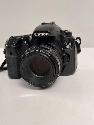 Зеркальная камера Canon EOS 60D с фикс‑объективом Canon EF 50mm f/1.4