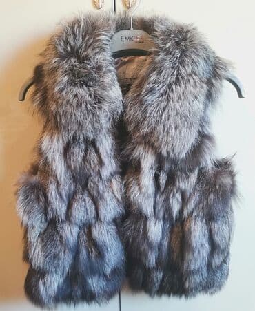 Жилет натуральный мех. Соболь. В хорошем состоянии. Высота :50 см