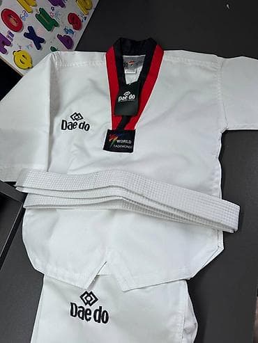 Тхэквондо-кимоно Daedo (WT) - Комплект: куртка с контрастным воротом