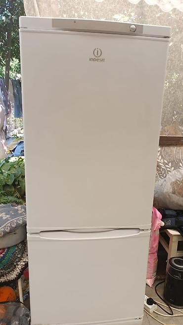 телевизор ч б: Холодильник Indesit, Б/у, Двухкамерный — 2