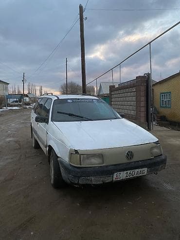 Volkswagen Passat: 1991 г., 1.8 л, Механика, Универсал — 2