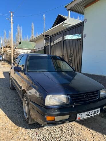 Volkswagen Vento: 1992 г., 1.8 л, Механика, Бензин, Седан