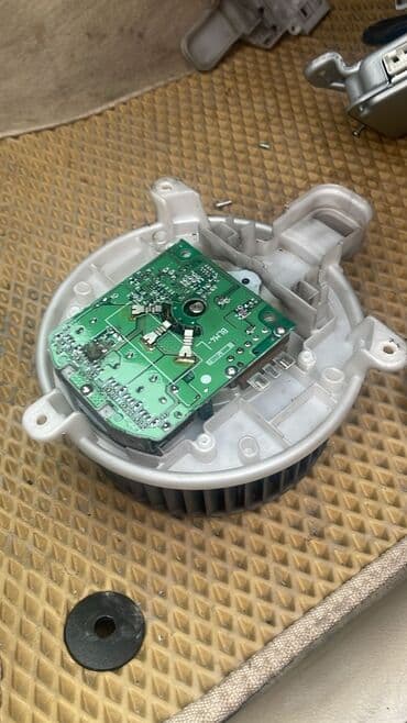 электронные: Электрический моторчик Toyota 2024 г., Б/у, Оригинал, США — 2