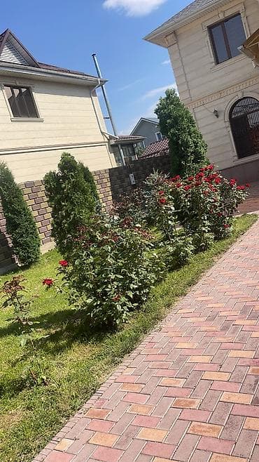 продаю дом с ленинское: Просторный загородный дом с благоустроенным участком и классическим — 3