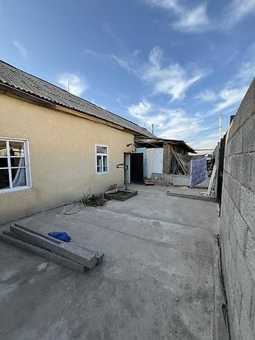 Продается дом с двором, на рынке можно под бизнес, возможен обмен на