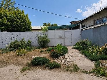 Кыймылсыз мүлк: Продаю уютный дом в районе ГЭС-2! Все в шаговой доступности! • — 1