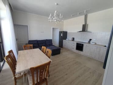 гостевой дом чолпон: 43 кв. м, 3 бөлмө, Жылуу пол, Евроремонт, Унаа токтотуучу жай — 2