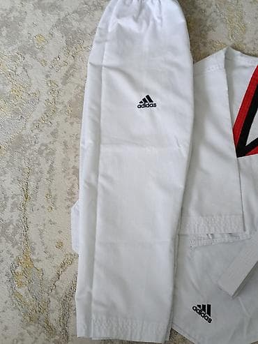 Спорт и отдых: Костюм для тхэквондо Adidas (добок) с белым поясом. Состав комплекта — 2