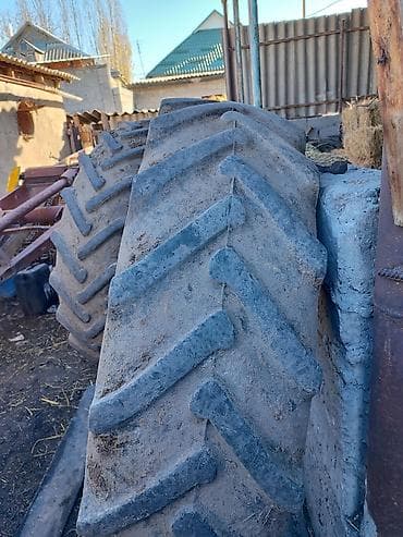 трактор гусеничный: Продаю б.у шыны мтз82 — 1