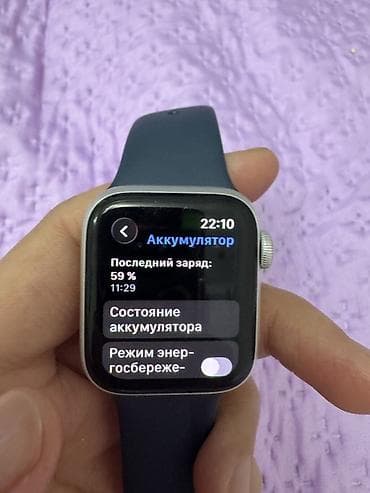 Apple Watch: Apple Watch SE (GPS), алюминиевый корпус, ремешок темно‑синего цвета — 4