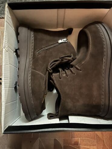 Замшевые ботинки темно-коричневого цвета. Срочно саьылат - Материал