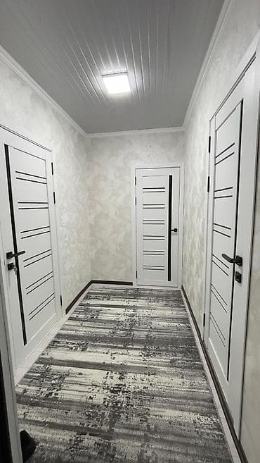 продаю дом ала тоо 1: 🏡 Срочно продаётся дом в Ала-Тоо-3 📍 Ближе к Магистрали 🛏 5 комнат 📐 — 10