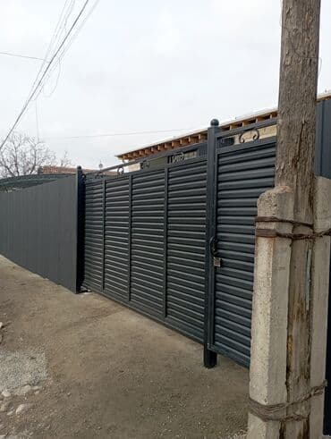 металические ворота: Элегантные кованые ворота черного цвета с изящными золотистыми — 17