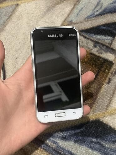 Samsung Galaxy J1 Mini, Б/у, 8 ГБ, цвет - Белый, 2 SIM