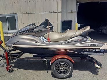 шилем: Yamaha WaveRunner (трёхместный гидроцикл) - Модель линейки WaveRunner — 9