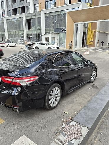 byd e2 2022: Toyota Camry: 2018 г., Бензин, Седан — 4