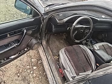 Audi 100: 1993 г., 2.3 л, Механика, Бензин, Седан — 4
