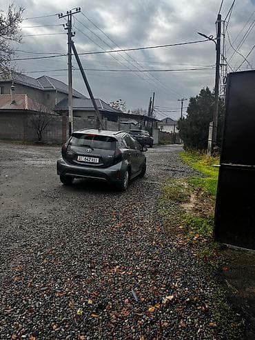 домик машина: Toyota Prius C: 2018 г., 1.5 л, Вариатор, Гибрид, Хэтчбэк — 4