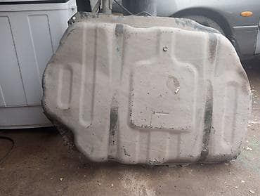 Топливные баки: Топливный бак Mazda 1992 г., Б/у, Оригинал — 2