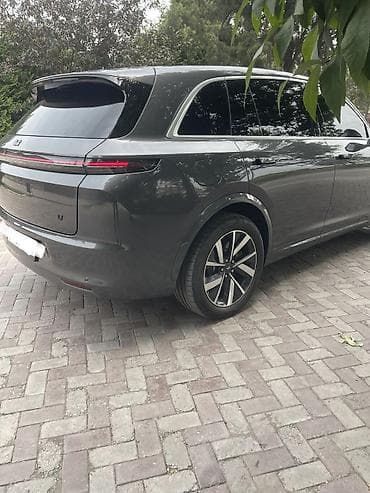 byd e9: Lixiang L7: 2023 г., Гибрид, Кроссовер — 10