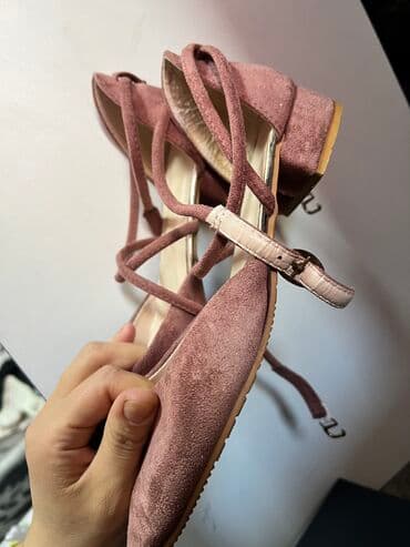 балетки размер 41: Балетки в шикарном состоянии, цвет пудра 38 размер
Цена: 300 — 4