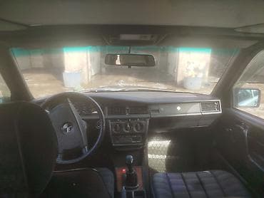 с авто: Mercedes-Benz 190: 1990 г., 1.8 л, Механика, Бензин, Седан — 3